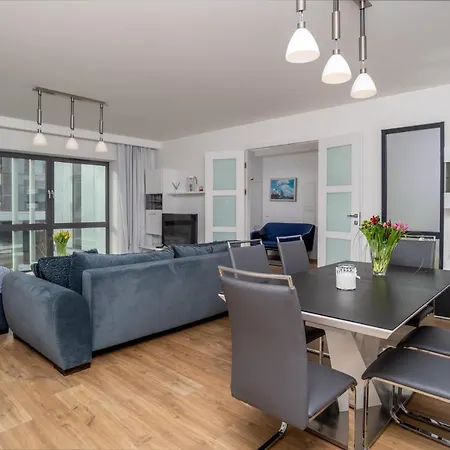 アパート Baltiq Plaza